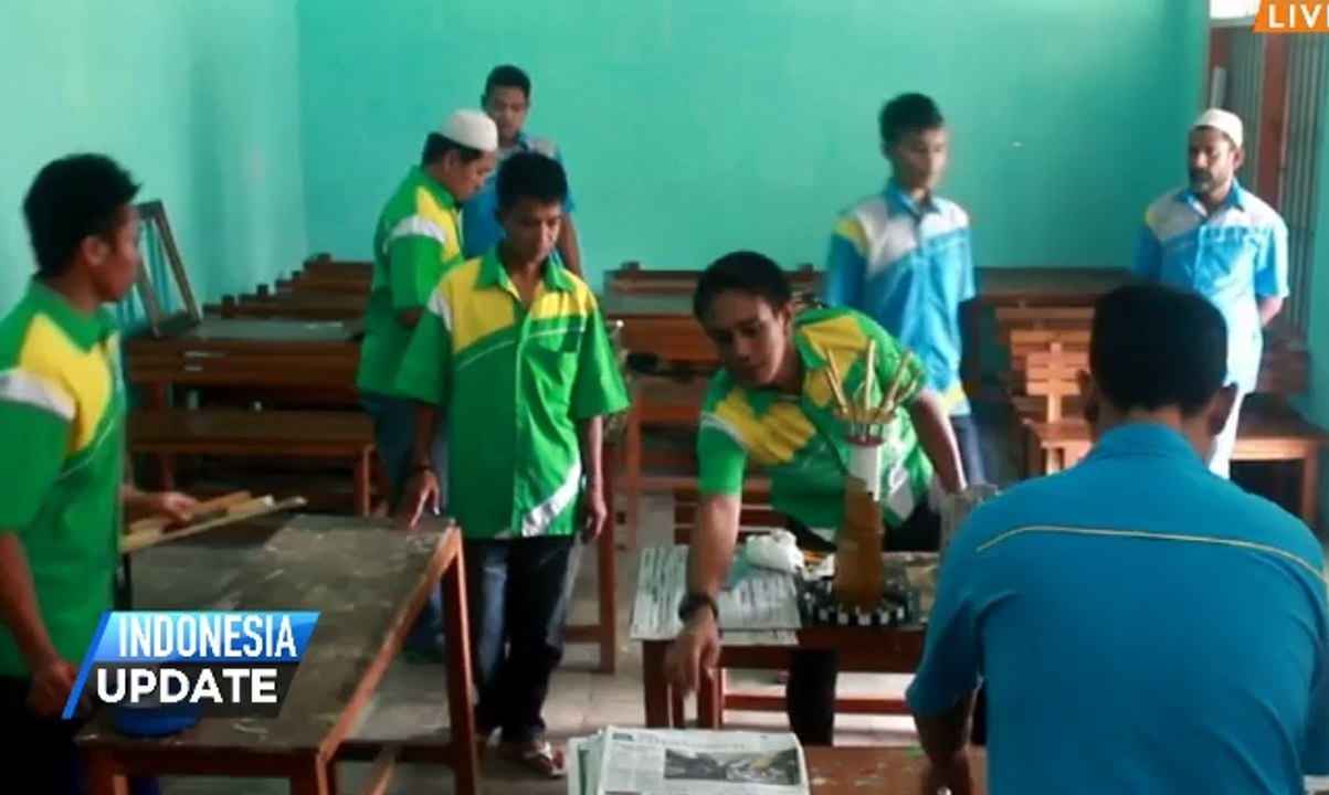 Narapidana Sulap Kertas Koran Jadi Barang Berguna