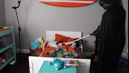 2 Yaşındaki Oğlunu Darth Vader Olarak Uyandıran Adam