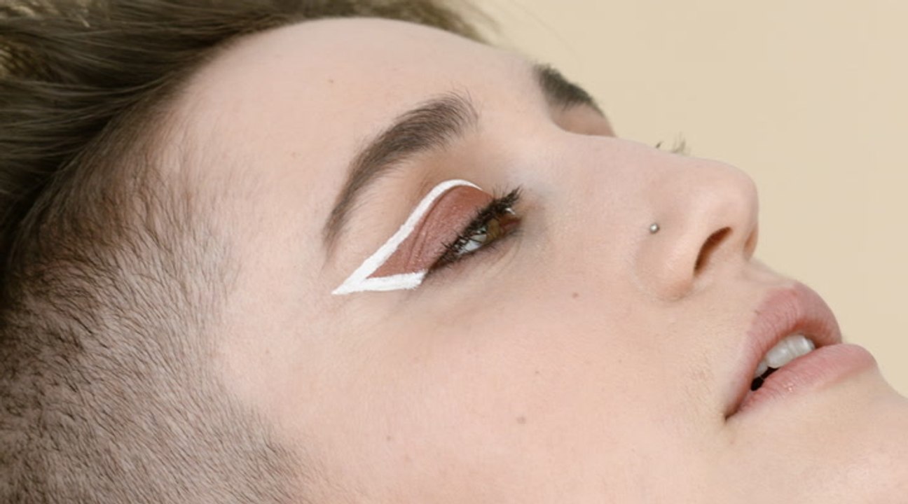 We're Dying Over This White Outlined Eyeliner Makeup Tutorial