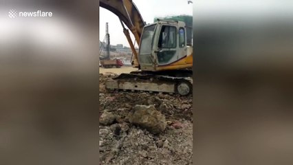 Chinese construction worker uses excavator to repair itself