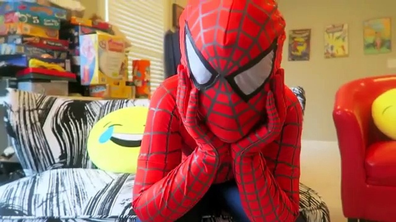 Spiderman & Frozen Elsa WISH YOU A MERRY CHRISTMAS!! Batman Joker Superhero Fun in Real Li