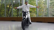 Honda'nın yeni motosikleti kendi kendine ayakta durabiliyor
