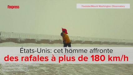 États-Unis: cet homme affronte des rafales supérieures à 180 km/h