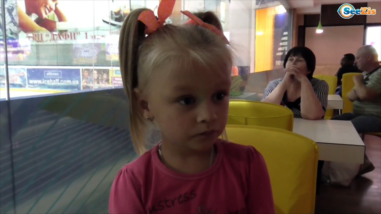 ✔ Nenuco Doll and Cook Yaroslava eats sandwich in the cafe. Кукла Ярославы кушает сэндвич. Серия 29