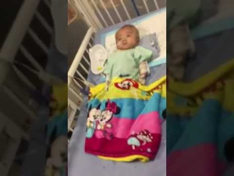 Em bé Phạm Đức Lộc chùa Vạn Đức hồi phục tốt sau khi sang Singapore điều trị