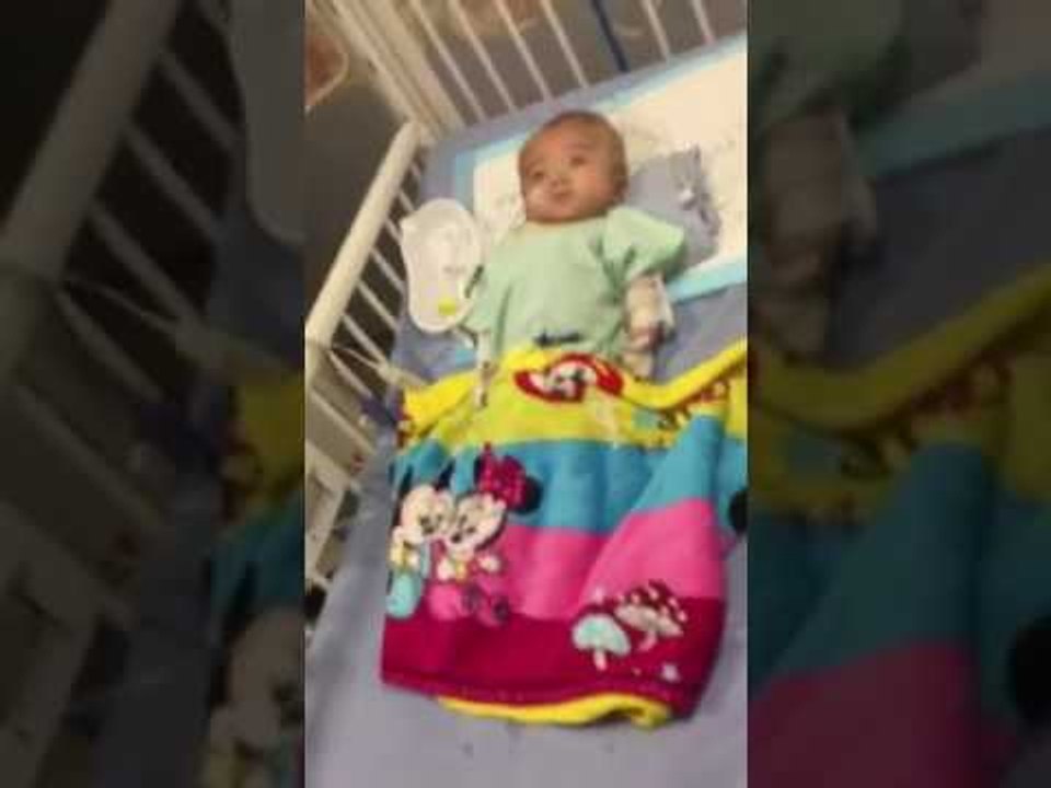 Em bé Phạm Đức Lộc chùa Vạn Đức hồi phục tốt sau khi sang Singapore điều trị