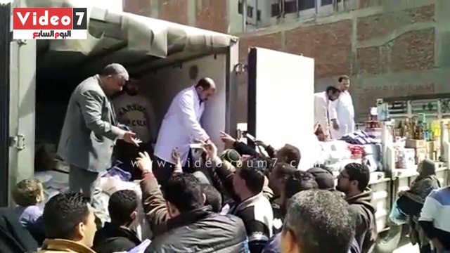بالفيديو..محافظ مطروح يتابع سيارات بيع السلع واللحوم والدواجن بأسعار مخفضة
