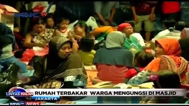 Korban Kebakaran Pondok Bambu, Ngungsi di Masjid