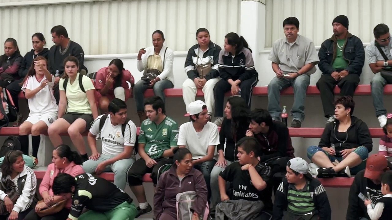 Antonio "Tota" Carvajal imparte curso a jóvenes en la Deportiva Juan José Torres Landa en Guanajuato Capital