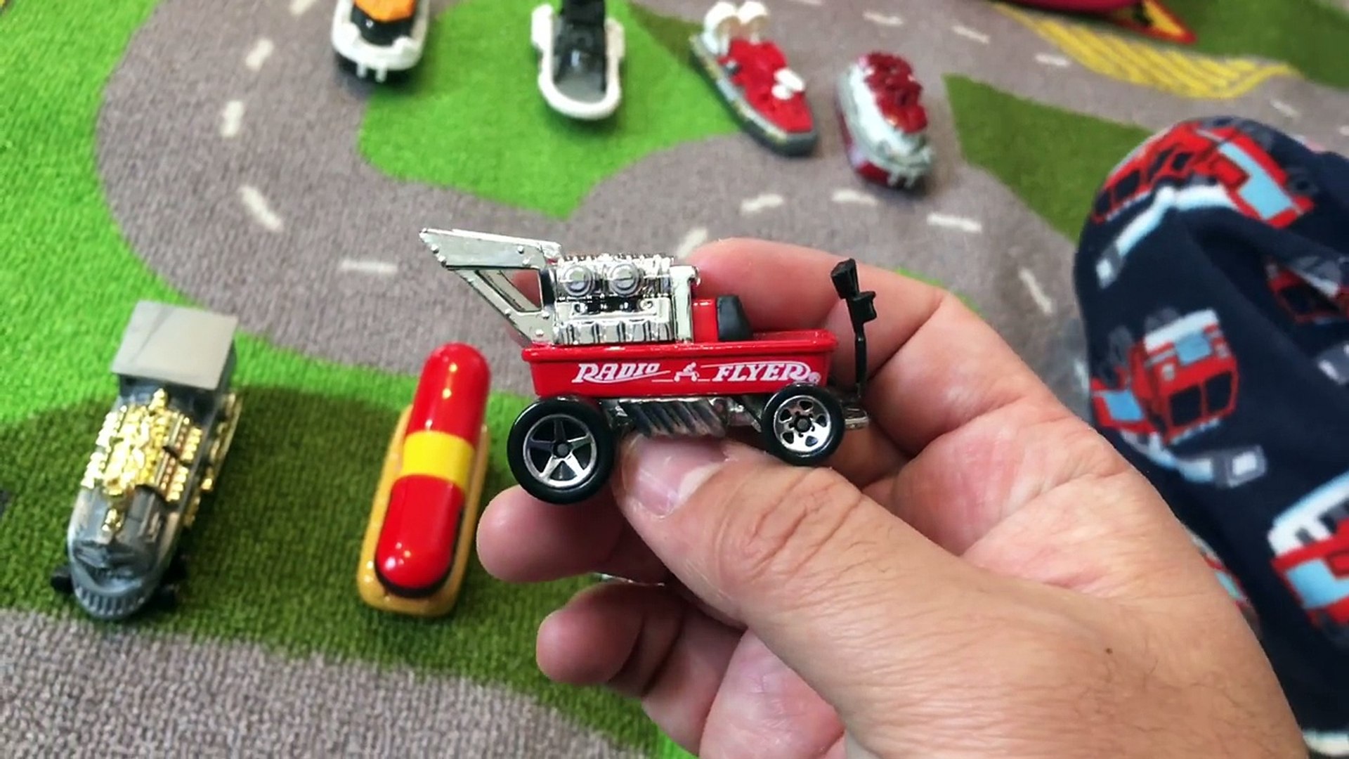 машины против игрушек