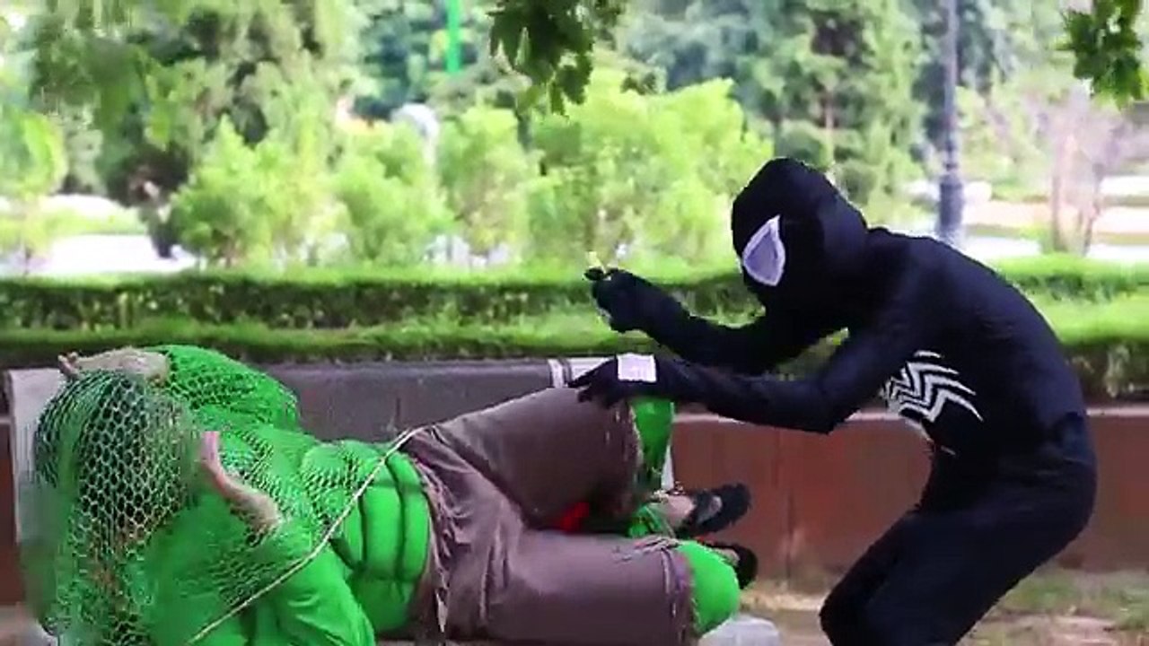 Spiderman Vs Flozen Elsa in Realife ! Hulk Fight Black Spiderman ! Funny Superhero in Real