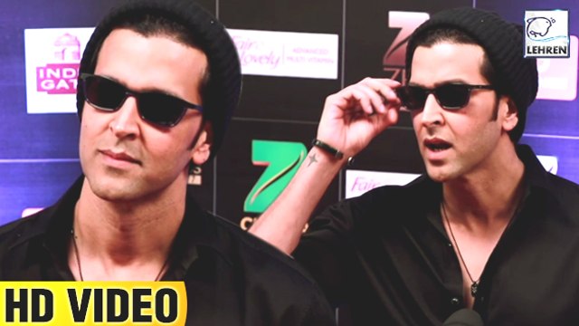 Hrithik Roshan Looks WEIRD At Zee Cine Awards 2017 Red Carpet | LehrenTV