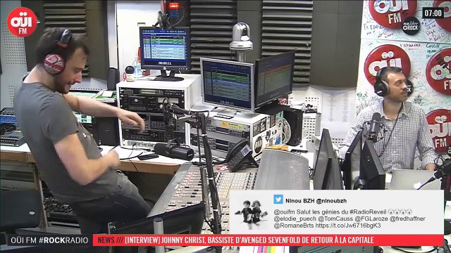 La radio OUI FM en direct vidéo /// La radio s'écoute aussi avec les yeux (2694)