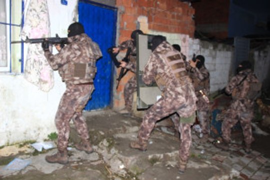 Balıkesir'de Uyuşturucu Satıcılarına Nefes Kesen Şafak Operasyonu