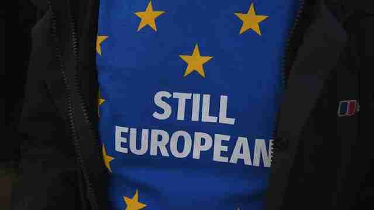 El Parlamento británico otorga vía libre a May para iniciar el "brexit"