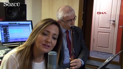 İki profesör dur demek için söyledi