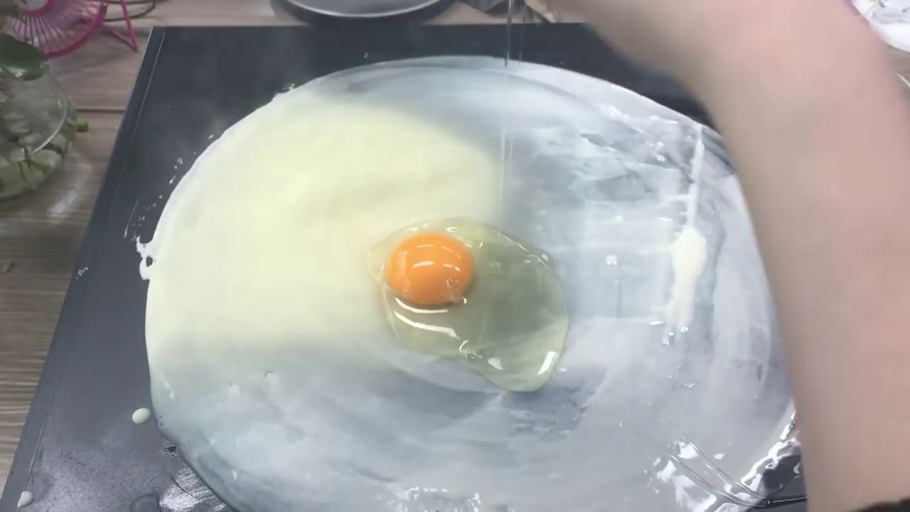 Cuisiner au feu de bois sur son ordinateur au bureau !!