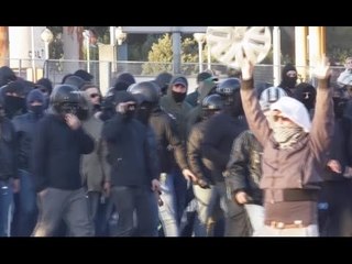 Napoli - Scontri Salvini, manifestanti scarcerati. de Magistris: "Lui li ha provocati" (13.03.17)