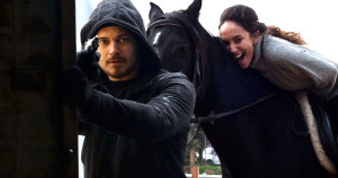 Çağatay Ulusoy, Sevgilisi Duygu Sarışın'la Görüntülendi