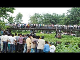 Cả làng hoảng hốt đổ xô ra bờ sông khi phát hiện sự thật này...