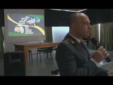 Salerno - Legalità economica, la GdF incontra gli studenti del Liceo Alfano (14.03.17)