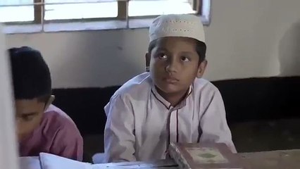 কি করুন চাহনি ! মায়া লাগে দেখলে