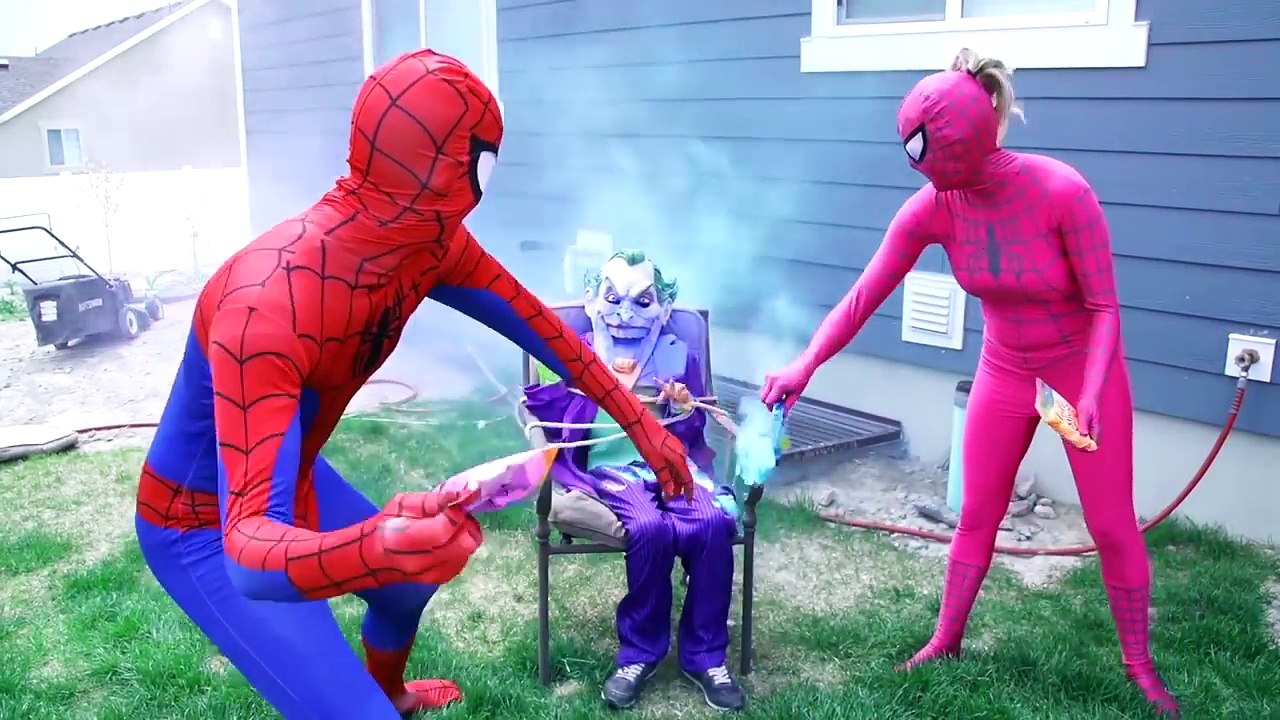 Frozen Elsa Clothes Swap Challenge! Elsa becomes spiderman! Ariel Anna Joker funny comics