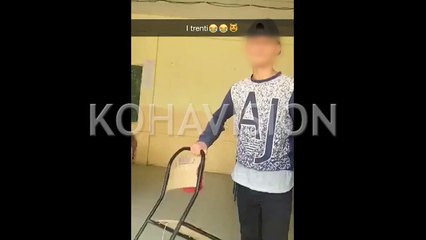 Nxënësit shqelmojnë dhe përplasin karriget në Shtime