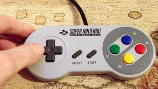 Super Nintendo vs SEGA Mega Drive controllers