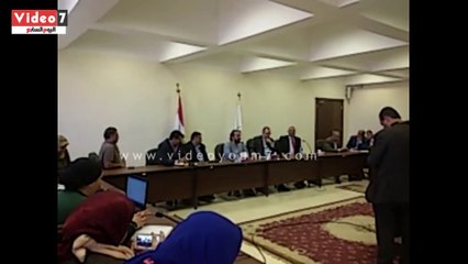 بالفيديو على الحجار يغنى هنا القاهرة من ديوان عام محافظة بنى سويف