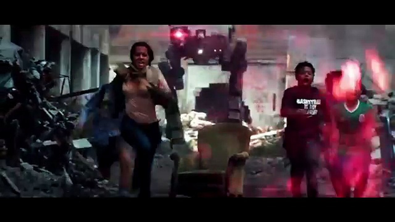 TRANSFORMERS 5 The Last Knight Bumblebee Clip (2017)