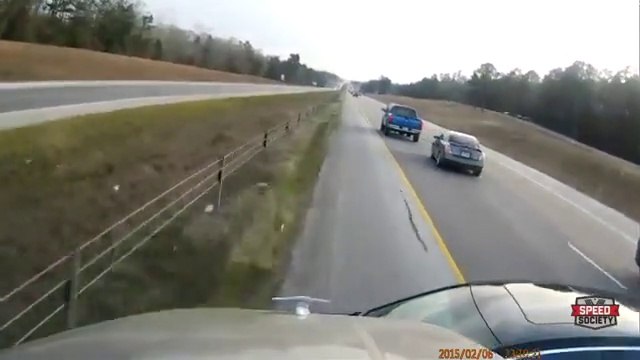 Un conducteur veut se rabattre au dernier moment mais la camion en a décidé autrement et c'est le drame