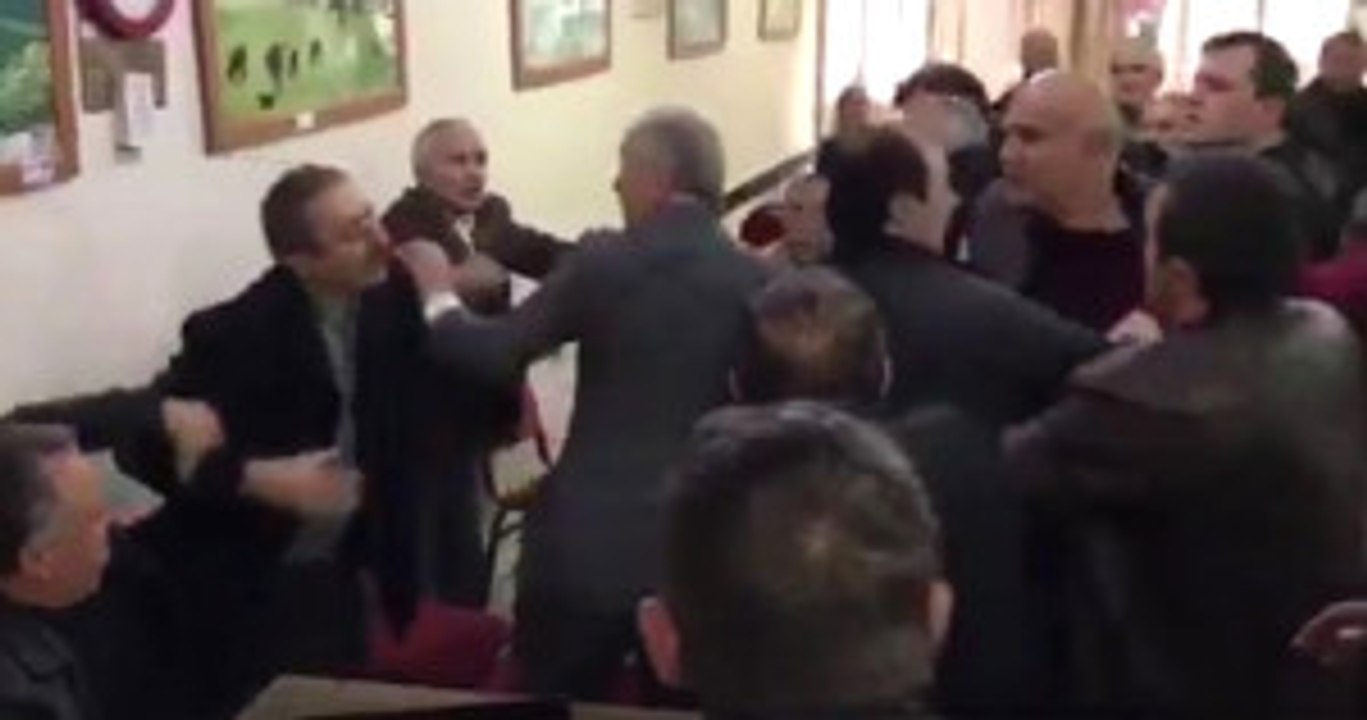 CHP'li Bektaşoğlu Kahvehanede Vatandaşlarla Tartıştı