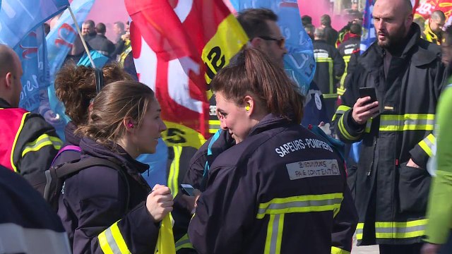 Les pompiers manifestent pour plus de moyens