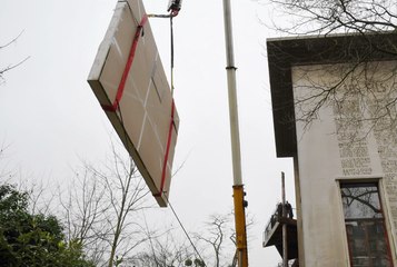 L'arrivée d'un tableau monumental au Musée
