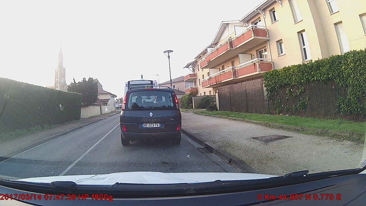 double sur ligne blanche rond point sortie le barp