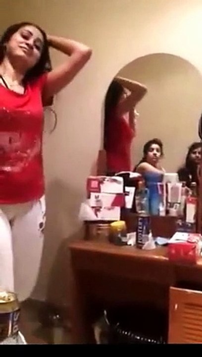 Punjabi Desi Nanga Dance PERFORMANCE BY Desi Punjabi girl in home