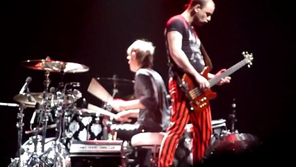 下载视频: Muse - Undisclosed Desires - Charlottesville John Paul Jones Arena - 10/27/2010