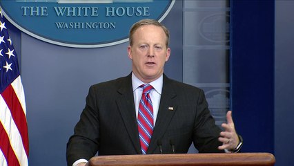 Скачать видео: Spicer says Trump's comments on microwave surveillance 'made in jest'