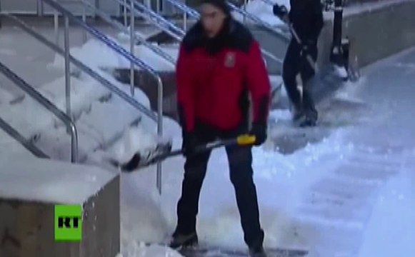 Tormenta de nieve y ráfagas de viento afectan el noroeste de EE.UU.