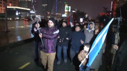 Israil Başkonsolosluğu Önünde Ezan Protestosu