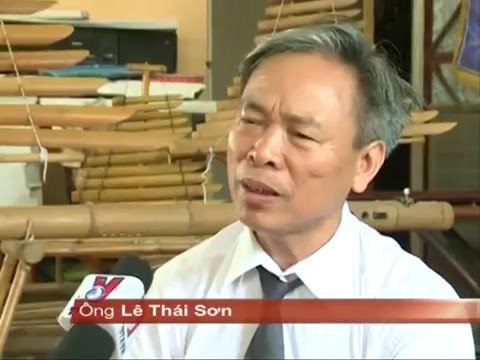 Thầy Lê Thái Sơn với cây sáo trúc