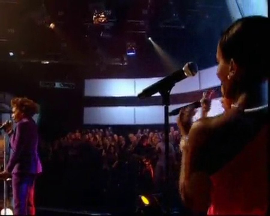 Miss me some Macy Gray!!  ....was gonna leave ya boy until ya kissed it...