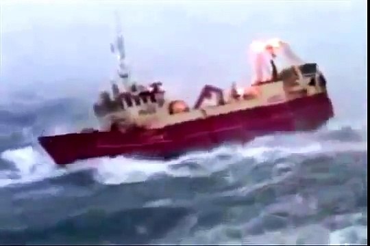 RAW FOOTAGE SHIPS IN STORM COMPILATION - Terrifying TOP 10 Monster Waves!