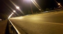 Picadas de motos en autopista argentina