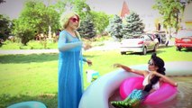 Disney Princess Pool Party vs Deadpool Frozen Elsa and Spiderman Princess Anna & Hulk Batm