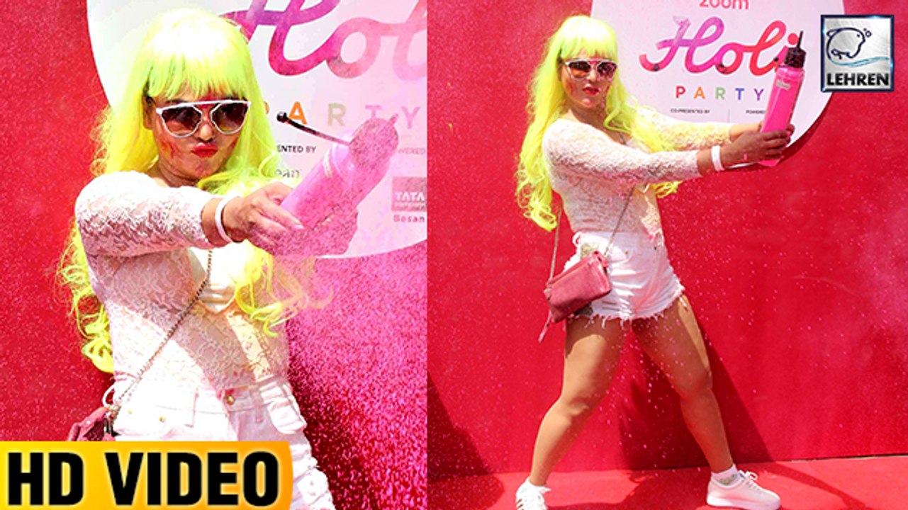 Rakhi Sawant's WEIRD Look At Holi Party 2017 | LehrenTV