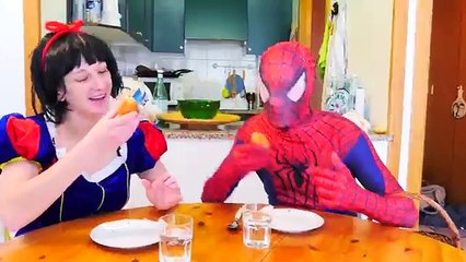 Snow White Baby Rescued by Spiderbaby! w/ Joker, Police, Spiderman, Frozen Elsa, Snow whit