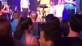 Singer Tuan Hung was thrown glass while singing at Bar in Nha Trang