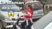 Elle roule en moto avec son bébé dans les bras